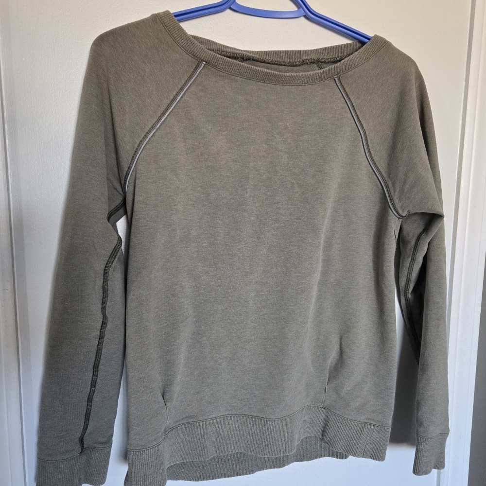 Casual Gray Sweatshirt